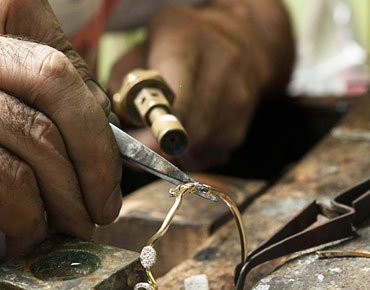 某某钻石推广中心员工团队精神训练圆满结束